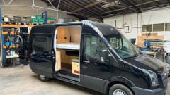 De Craftallic – 3-person camper van with lift bed