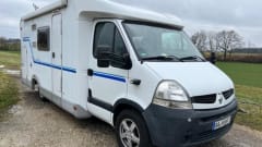 Roadrunner – Beautiful and very well maintained motorhome with lots of space