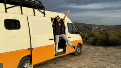Bob – Funky 2-person off-grid sprinter with fixed bed