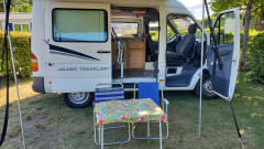 Barry Klasbak – Compact, cozy and maintained Mercedes Sprinter for 2 (tall) people