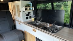 Vanny Blue – Luxurious & attractive VW camper Woodpecker - 4p