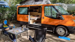 4p Ford campervan uit 2009