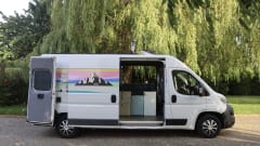Beluga – Fiat autocostruita per 2 persone, completamente equipaggiata e autonoma, con autonomia illimitata fuori dalla rete elettrica.