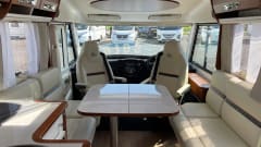 Rapido – Luxus-Wohnmobil: Kingsize-Inselbett, separate Dusche, große Garage