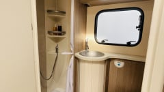 Halifax – Entdecken Sie Bequemes Teilintegriertes Wohnmobil für 4 Personen BJ 2022