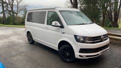 Atemberaubender VW Transporter T6 Highline Wohnmobil bereit für Ihre Abenteuer