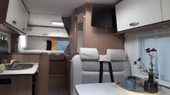 Carado V337 – Experience the freedom! (built in 2021) Compact and luxurious with all options and 2 beds