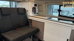 Campervan Bürstner per 4 persone, modello 2022.