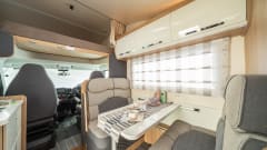 TREFFEN SIE WALLY - UNSER 2022 ROLLER TEAM 746 6 PLATZ, 6 GÜRTEL FAMILIENFREUNDLICHER VAN