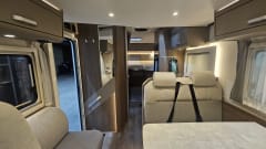 Nr. 8 Carado T448 – Sehr luxuriöser Familiencamper, neu ab 2025 und komplett ausgestattet.