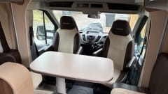Rami – Ford camper met 5 slaapplaatsen uit 2015