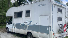 Camper spazioso e accessoriato per viaggi indimenticabili 