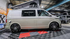 Vanellope – Vanellope – Camper moderno VW T6.1 (2020), conforme alla normativa ULEZ, 4 posti letto