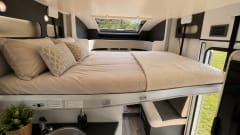 Moderne Ford Camper voor 4 Personen – Compact, Luxe en Avontuurlijk