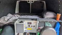 McHaggis – Stealth camper met 5 zitplaatsen en SUP's voor het verkennen van Schotland