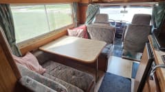 The Sassenach – Peugeot J5 Maess semi-integrated uit 1993