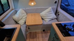 Oos Böske – Oos Böske – Buscamper 2/3 person Renault Master (2 x length bed!)