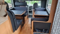 JoEliday – Spacious family camper with oven and air conditioning