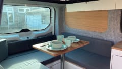 Leetro II – Ford bus camper automatic 2 persons euro6 fully equipped 