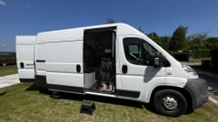 Busje naar Zuid Lara – Wonderful self-built camper bus for 2p