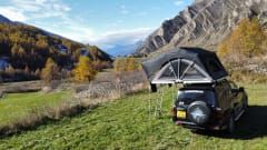 4x4 Mitsubishi Pajero with large roof tent