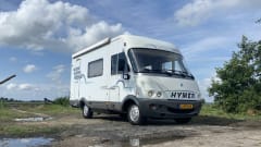 Spacious family camper with 6 seats