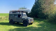 2p Land Rover Defender camper with lifting roof