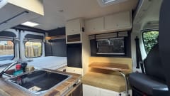 Ragnar – Citroen JUMPER, your comfortable travel camper with spacious transverse beds