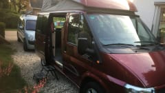 Nuggie – Nuggie wants to go, red Ford Transit nugget westfalia from 2006
