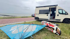 2p Peugeot bus uit 2011 voor een actieve vakantie