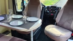 Camperlife – 4p Chausson bus uit 2019