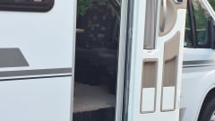 Nice walk with spacious 4-person camper