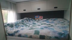 Camper Kai – Relax on your journey with a luxurious Adria Sunliving alcove camper