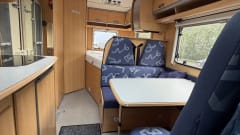 Nette 4p Dethleffs semi-integrated uit 2002