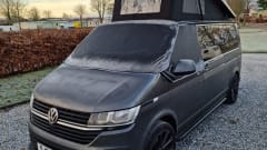 VW Campervan met 2 slaapplaatsen, lange wielbasis, 148 pk.  