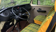 Sandy Beach Bus – 3p Volkswagen campervan from 1973