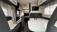 Superdeluxe Motorhome Automaat met krachtige motor