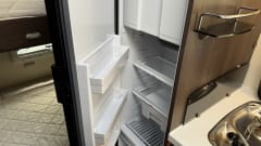 The Escape Pod – Comfortable and modern family Rollerteam motorhome - Free insurance 
