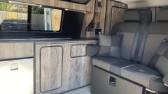 Riley – Schönes rotes Wohnmobil mit 4 Schlafplätzen zu vermieten, brandneu für den Sommer 2022