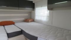 Rientje – 4p Chausson 777 titanium Premium Full Option Semi-Integrated 023