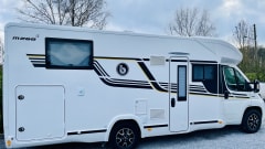 3. BelAmi – Luxury mobile home Benimar Mileo 268 for rent / all inclusive!