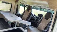 Camper Eva – Camping-car de luxe avec Starlink