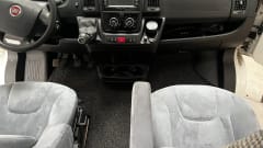 Guusje – Hymer with length beds super luxury camper