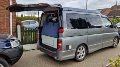 El – 2/3 berth Nissan Elgrand campervan with pop up roof