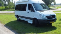 Co-Camper – Mercedes-Benz sprinter with wooden interior