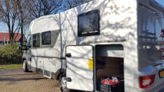 Adriaantje – LUXURY RV with QUEENSBED 4 pers