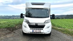 Spacious mobile home with all comfort