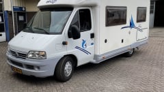 very nice compact 4 person camper