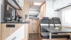 SUNLIGHT A70 Adventure (5 persons / trailer hitch / 2x Isofix))