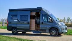 Knaus 600 ME met daktent – Knaus 600 ME with roof tent, beautiful, spacious, 4-person automatic camper